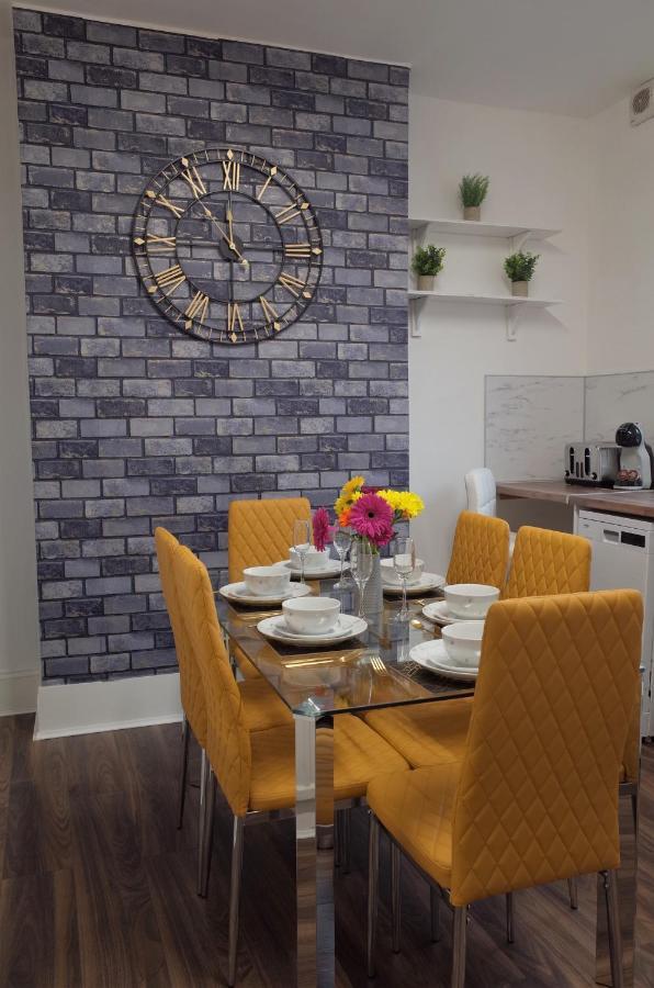 Spacious Apartment With Free Parking Weymouth Buitenkant foto