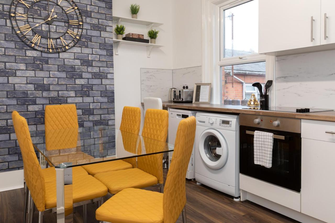Spacious Apartment With Free Parking Weymouth Buitenkant foto