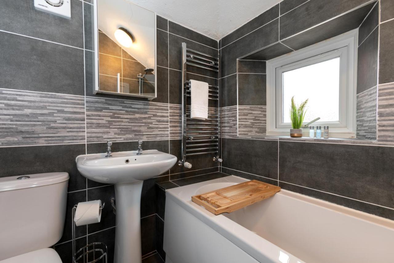 Spacious Apartment With Free Parking Weymouth Buitenkant foto